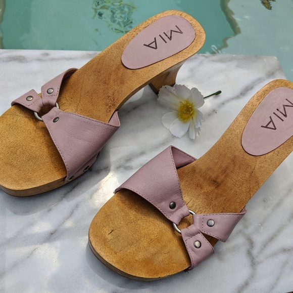 MIA Shoes - Mia clogs shoes pink shoes Size 8